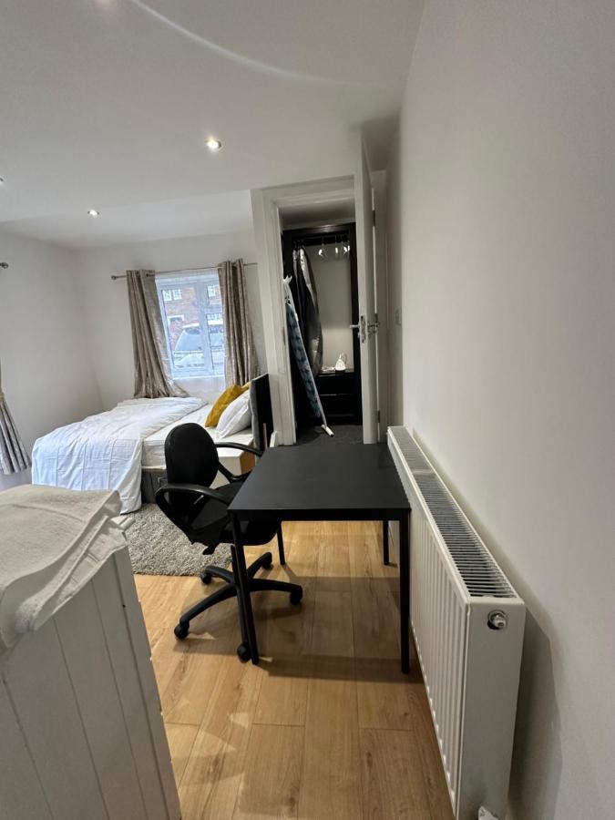 Keedonwood Road Bromley, Rooms With Free Wifi Екстериор снимка
